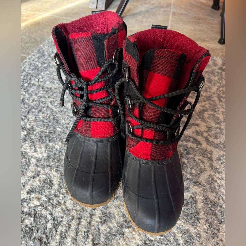 Cute Tommy Hilfiger winter boots sz8